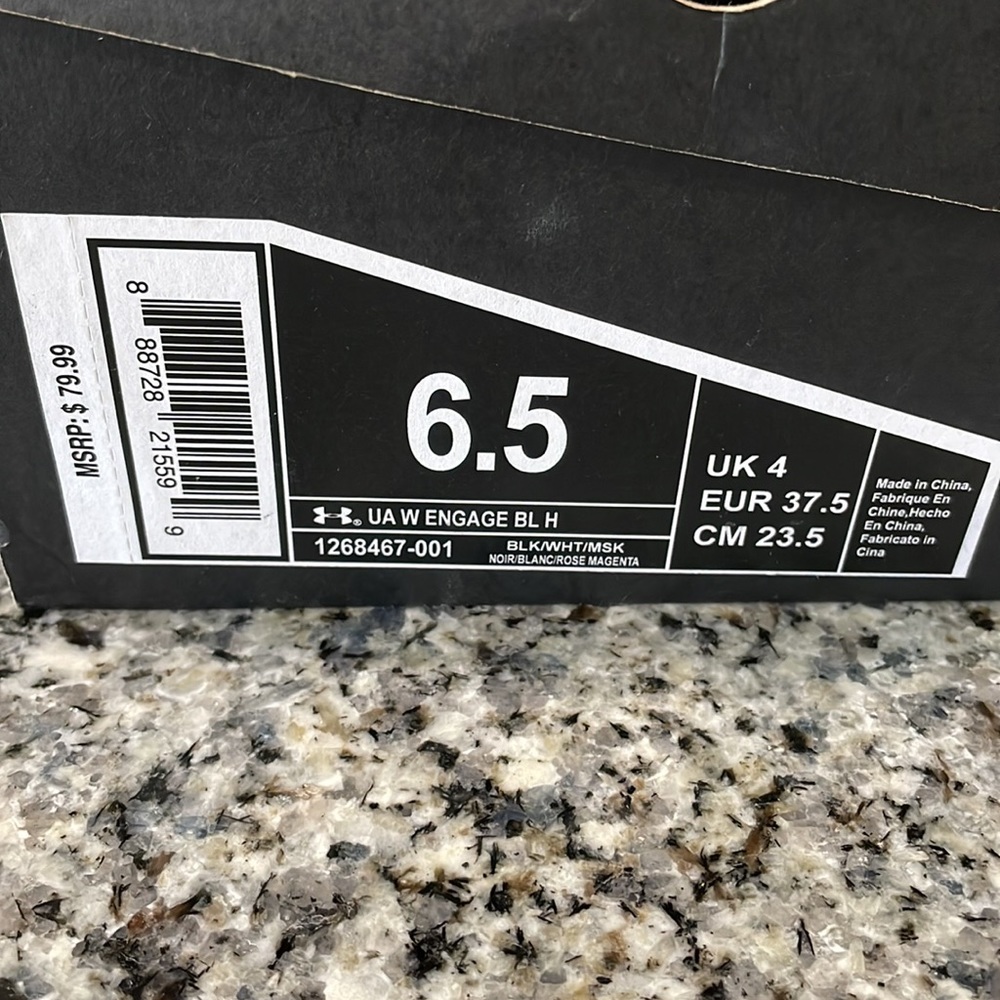 Under Armour Shoes - Picture 9 of 9